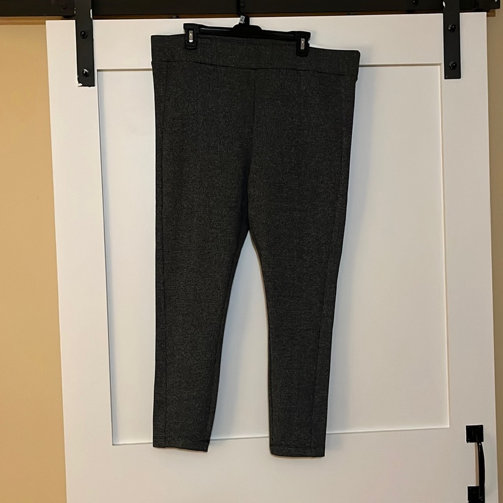 Ann Taylor pull on legging NWT